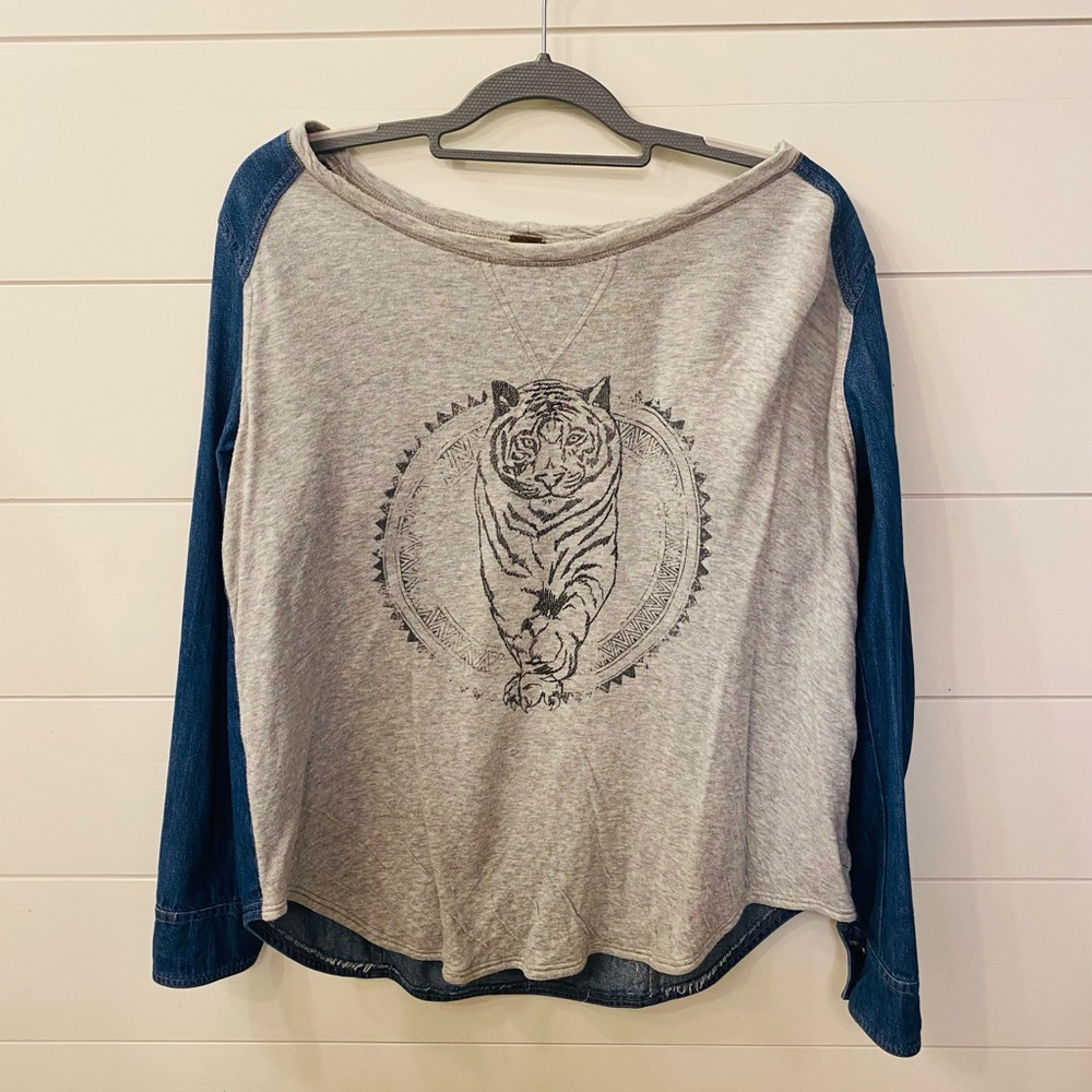Women’s Free People Tiger Top. Size Small. Tiger Print/Denim.